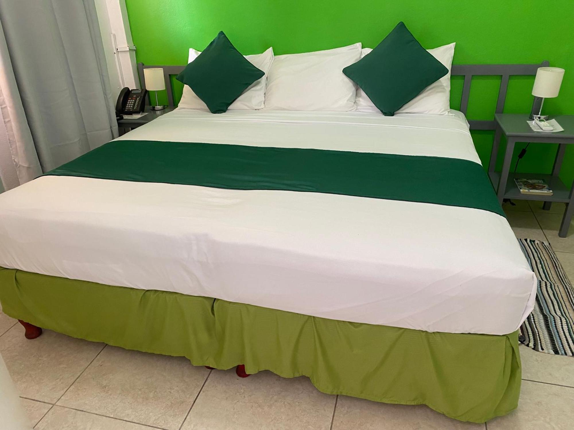 Melrose Beach Apartments Inc Бриджтаун Стая снимка