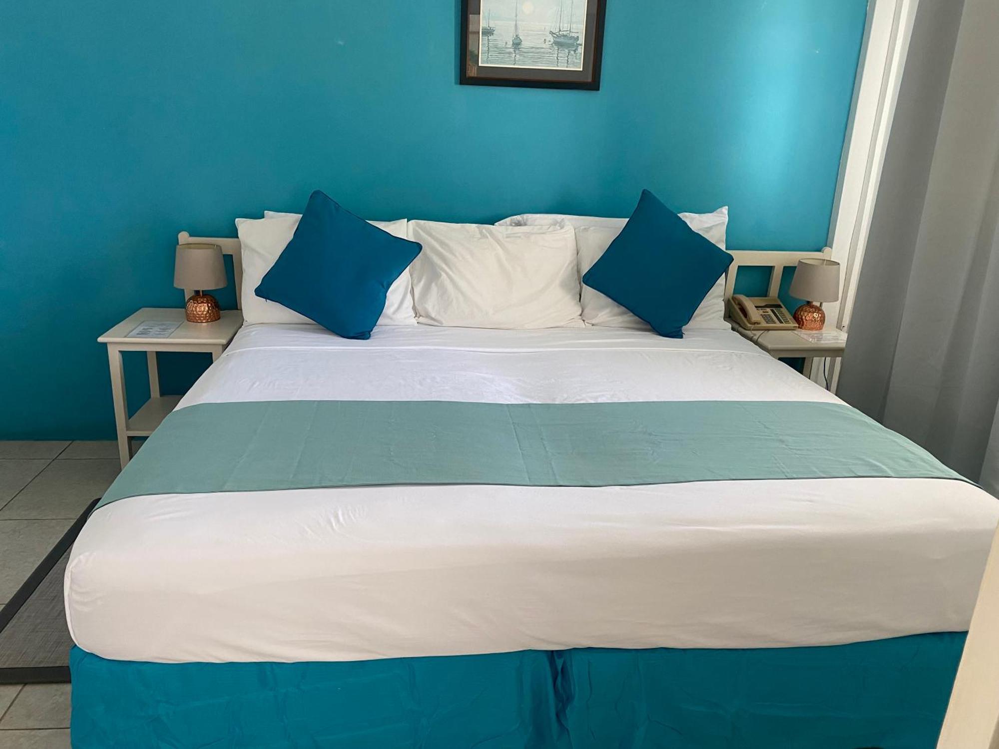 Melrose Beach Apartments Inc Бриджтаун Стая снимка