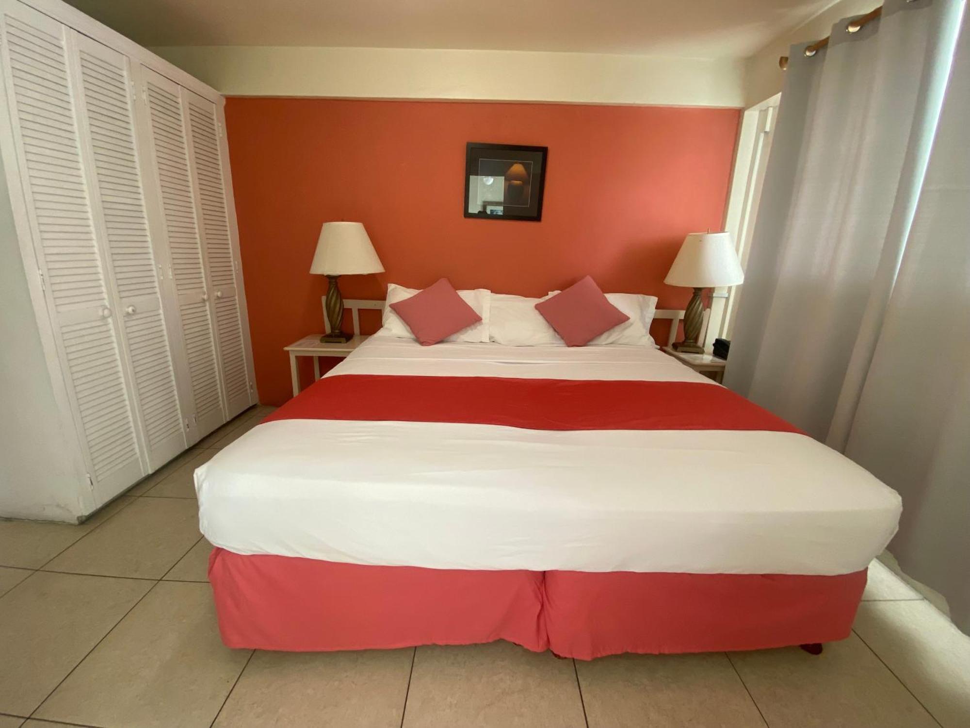 Melrose Beach Apartments Inc Бриджтаун Стая снимка
