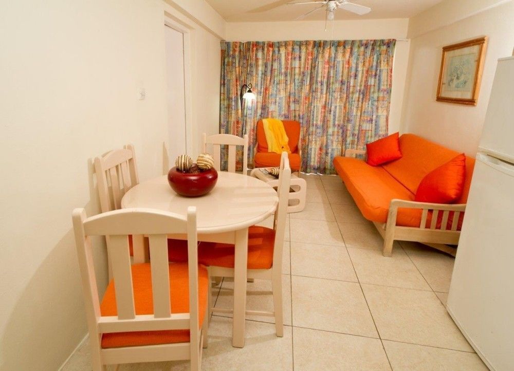 Melrose Beach Apartments Inc Бриджтаун Екстериор снимка