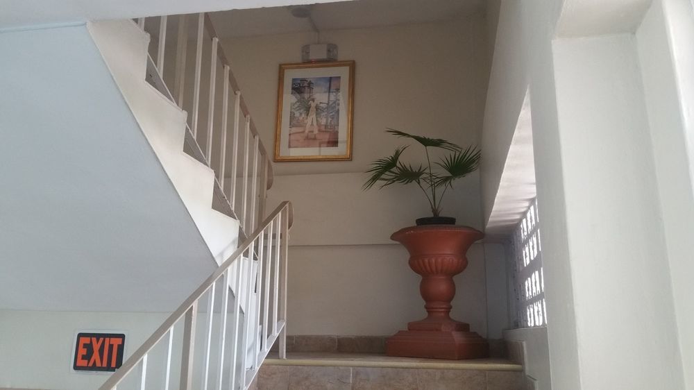 Melrose Beach Apartments Inc Бриджтаун Екстериор снимка