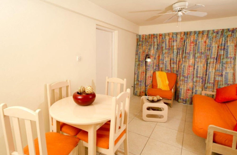 Melrose Beach Apartments Inc Бриджтаун Екстериор снимка